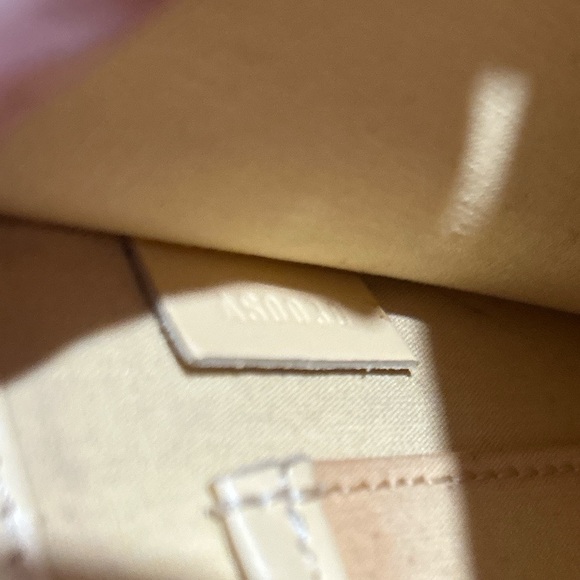 Auth. LOUIS VUITTON "Biarritz" Epi Leather Cream Adjustable Shoulder Bag EUC - Picture 9 of 12